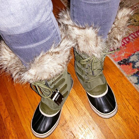 Sorel Joan of Arctic Women's Boots - Picture 1 of 11